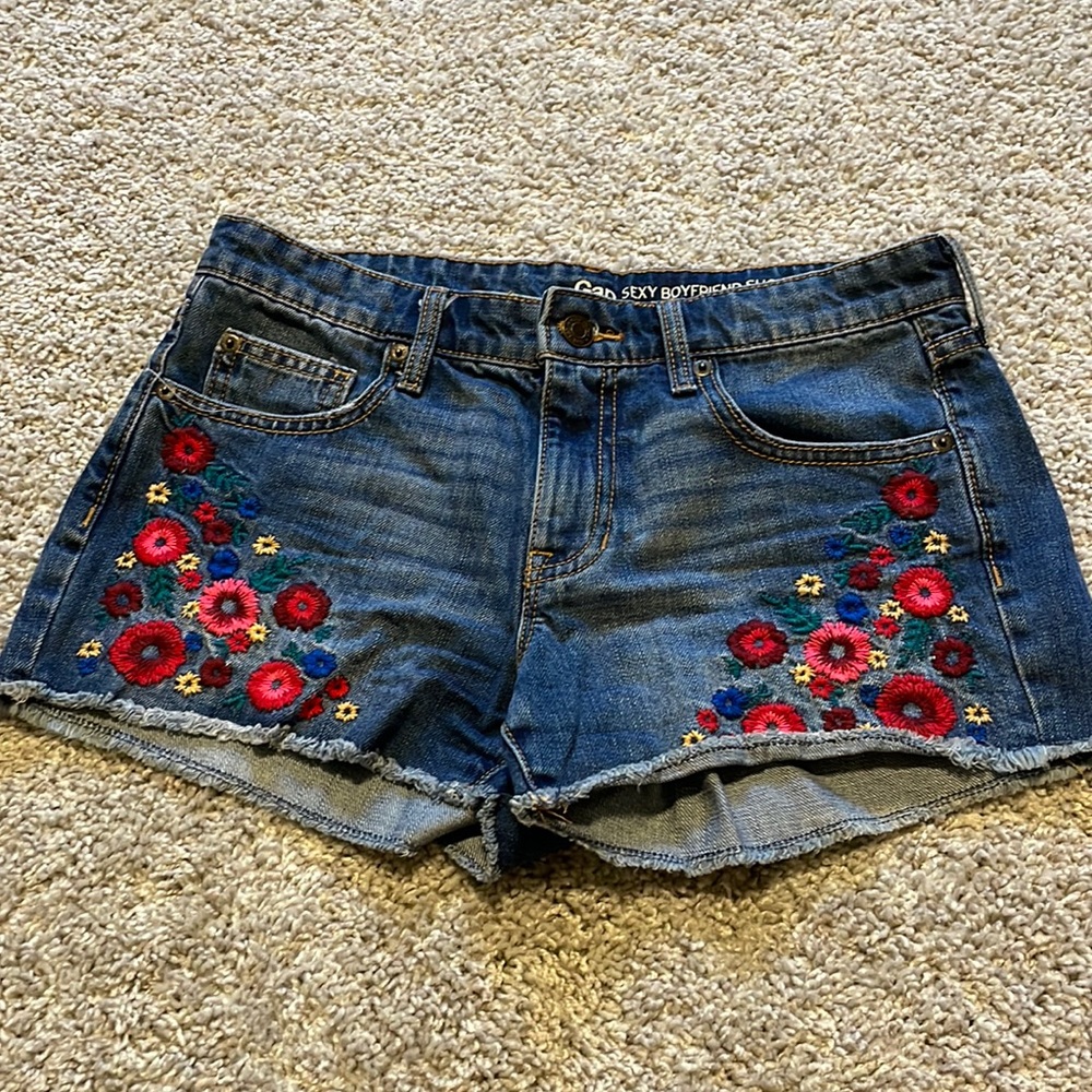 Gap shorts